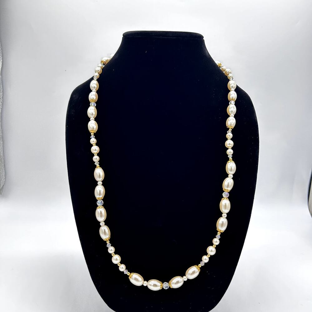 Vintage Trifari Faux Pearl Gold Tone Bead Necklace 60's Costume Jewelry - Picture 2 of 6